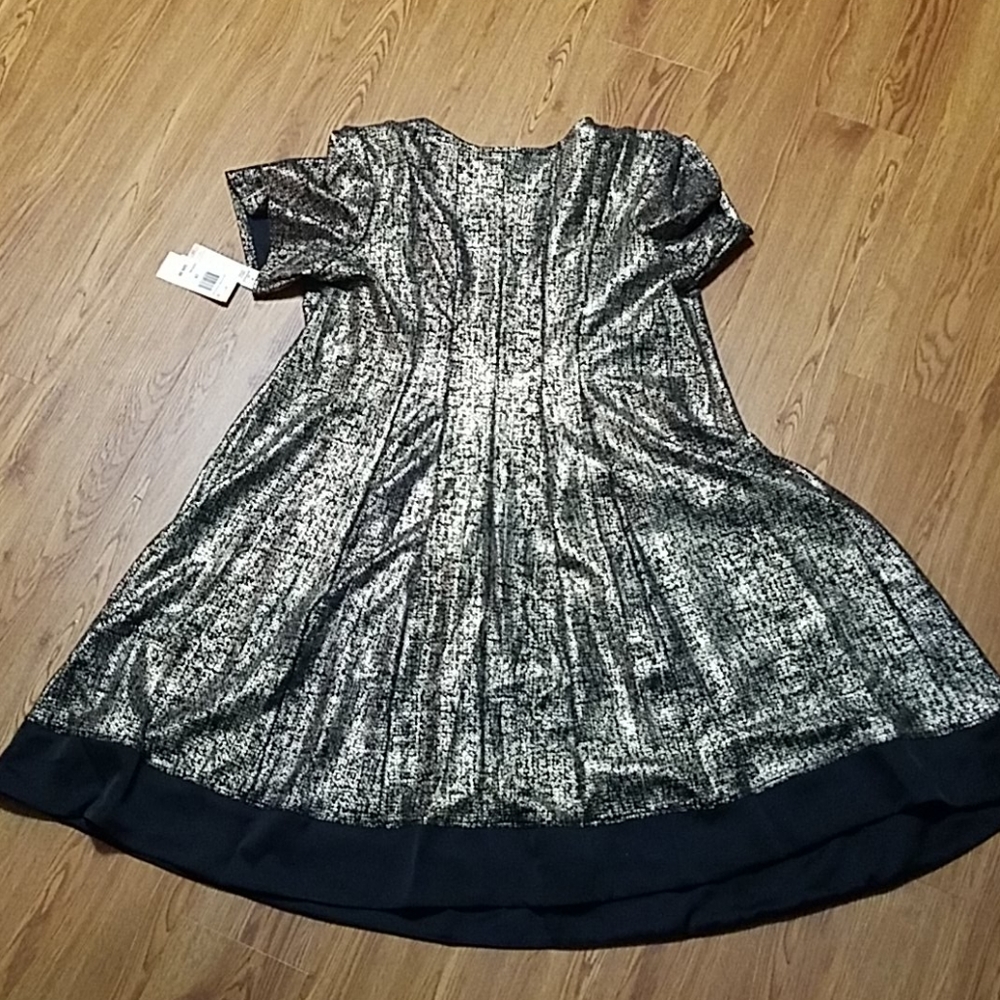Signature by Robbie Bee Gold FOIL Colored Dress - Picture 3 of 3